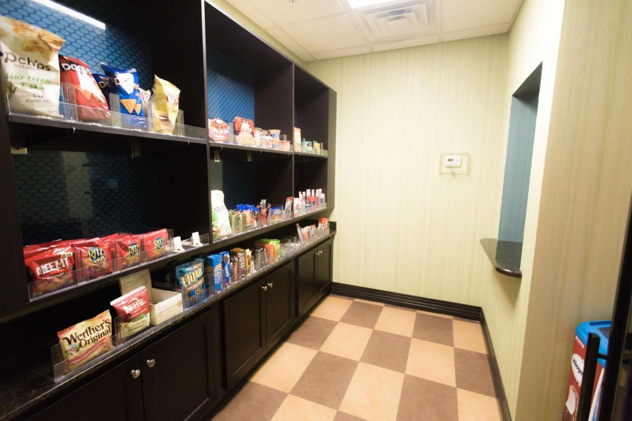 Hampton Inn&Suites Middlebury Bagian luar foto