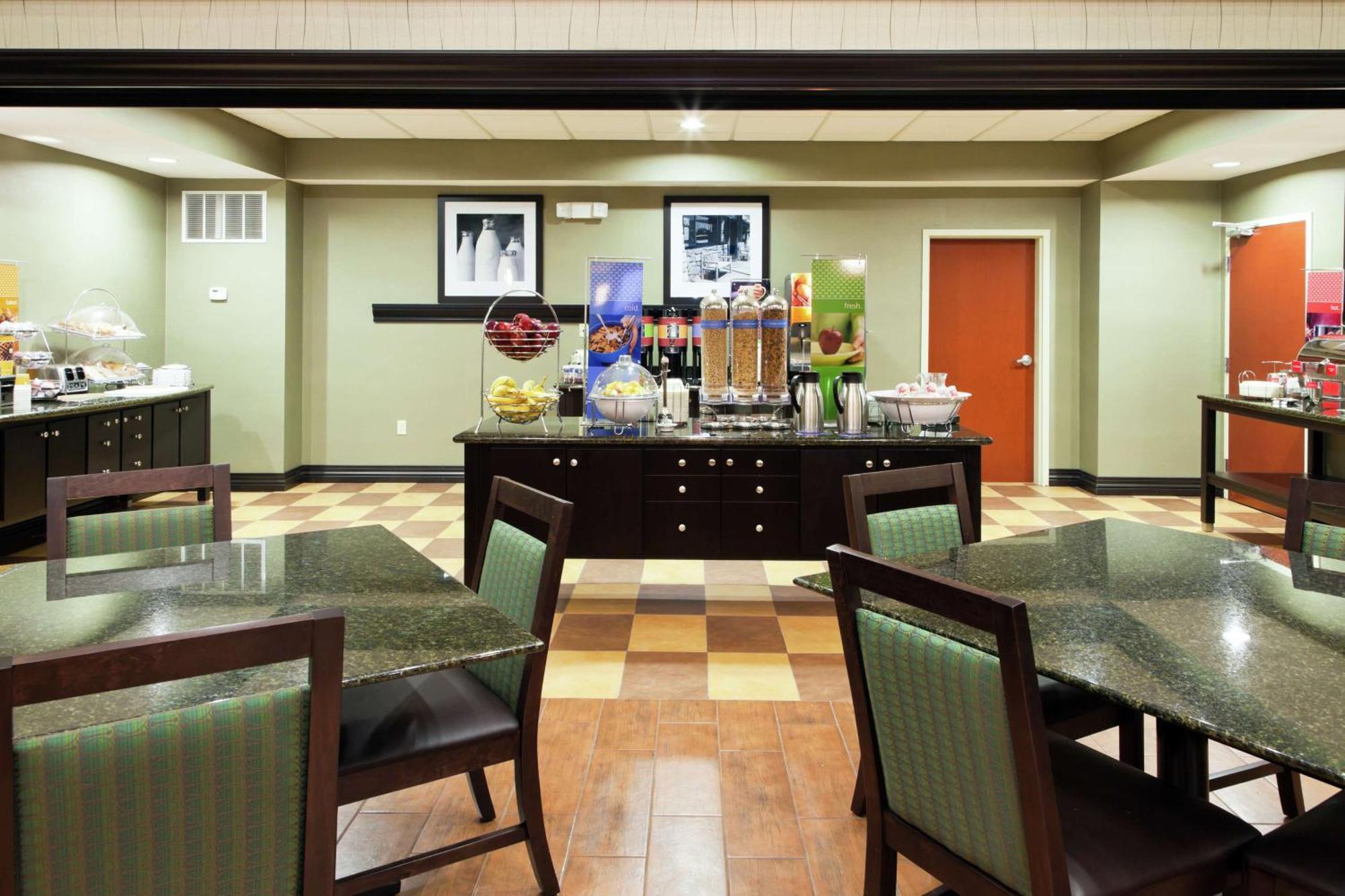 Hampton Inn&Suites Middlebury Bagian luar foto